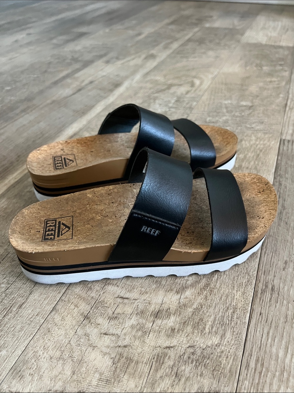 Reef Cushion Vista Hi Sandals.